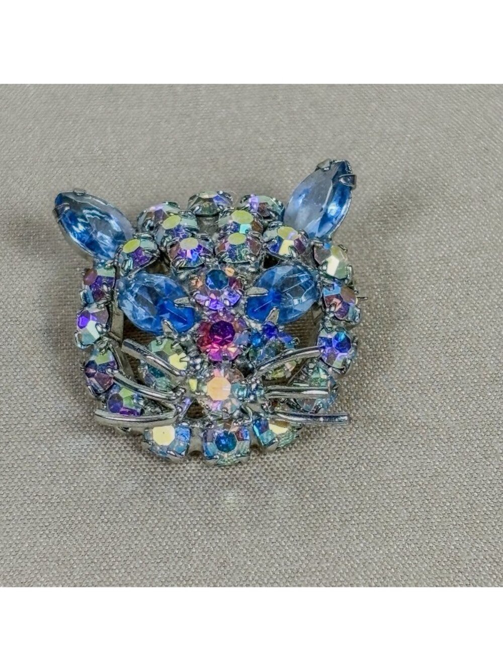 Vintage WARNER? Unsigned Rhinestone Cat Brooch Pin Purple Blue AB Stone A57 Good